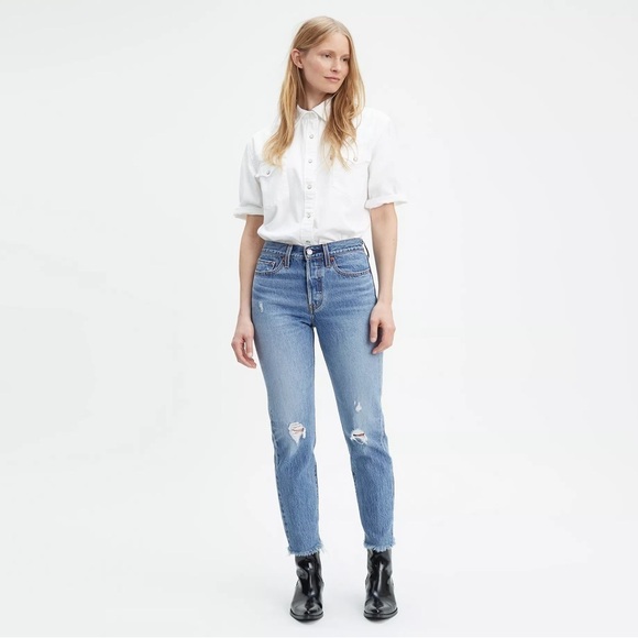 Levi's Women's Wedgie Fit Ankle Jeans - Picture 2 of 15